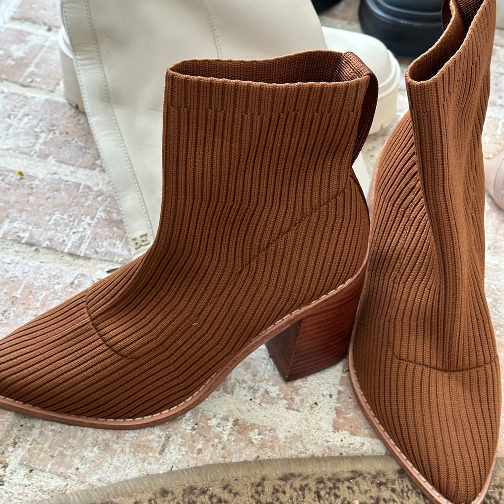 Steven ribbed brown boots, size 5.5 excellent used condition